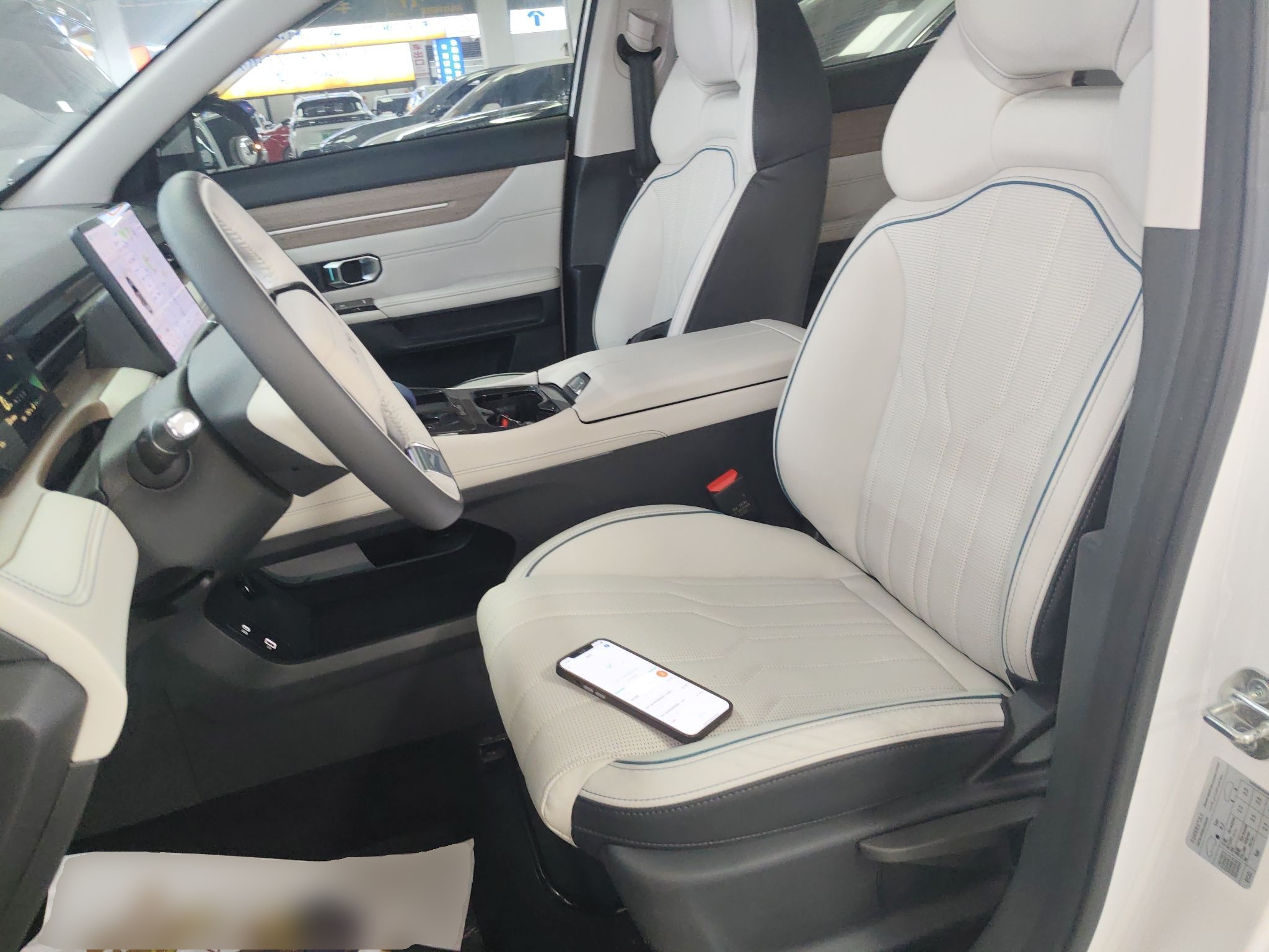 Переднее сиденье в автомобиле