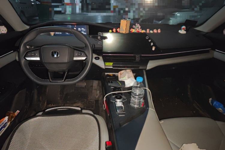 Used CHANGAN UNI-V iDD 2023 ZhiDian iDD 1.5T 113km ZhiKu Model Center Console