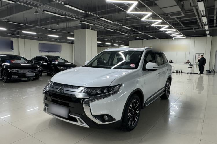 Used Mitsubishi Outlander 2019 2.4L 4x4 Zhi Xiang Edition 5 Seats China VI Standard