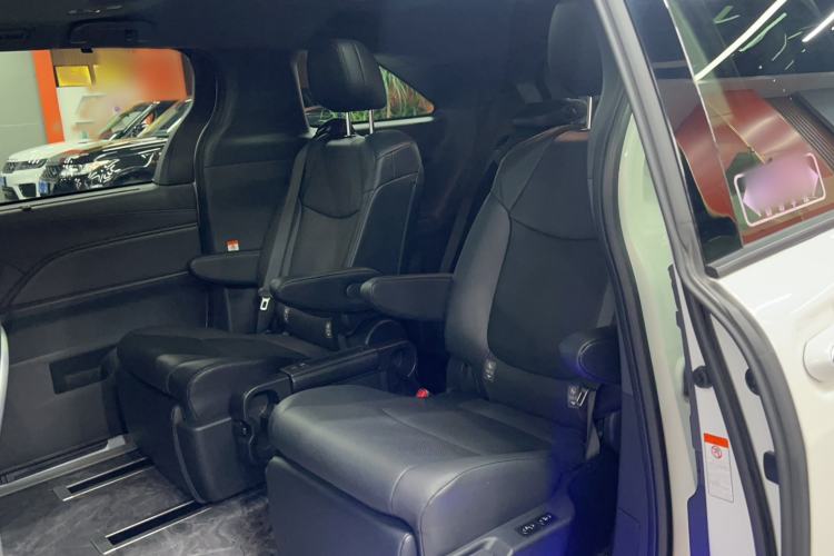 Used Toyota Granvia 2024 2.5L Hybrid Prestige PLUS Four-Wheel Drive Version
