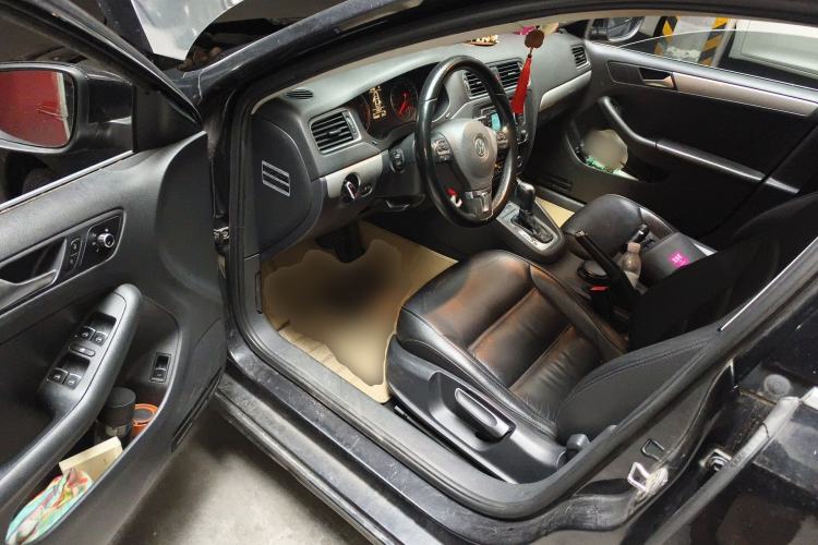 Used Volkswagen Sagitar 2012 1.4TSI Automatic Luxury Edition Driver Seat