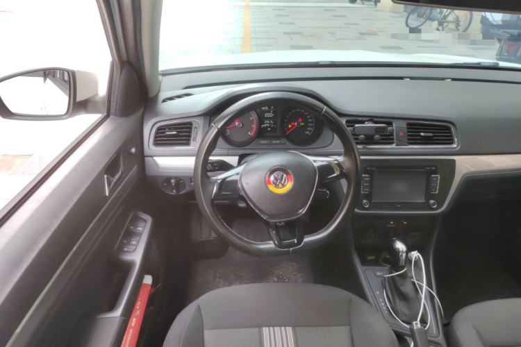 Used Volkswagen Gran Lavida 2015 1.6L Automatic Fashion Edition Steering Wheel