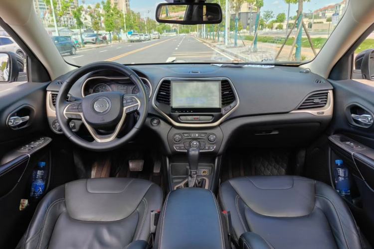 Used Jeep Cherokee 2016 2.4L Leading Edition
