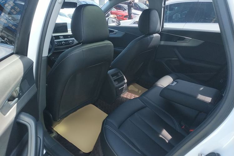 Used Audi A4L 2019 40 TFSI Ambition China VI Left Rear Seat