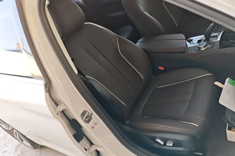 Used BMW 5 Series 2021 530Li Leading Luxury Package Right Front Seat