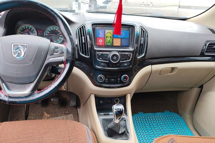 Used Baojun 730 2014 1.5L manual luxury trim 7 seats
