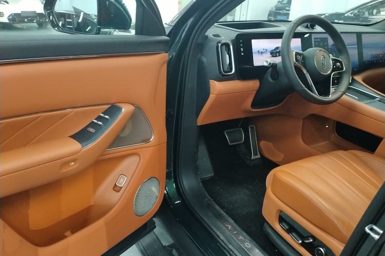 Used Hima AITO M8 2025 Extended-Range Ultra Version 53.4 kWh 6-Seater Edition Driver Seat