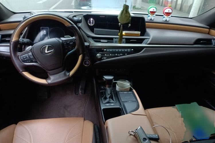 Used Lexus ES 2020 300h Executive Edition
