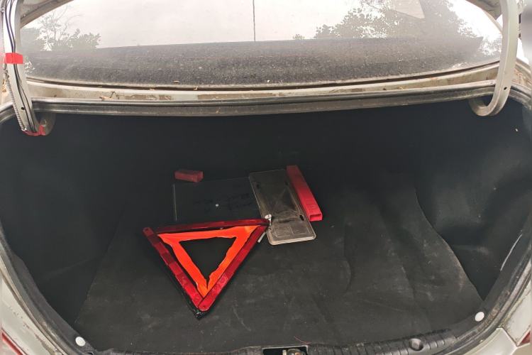 Used Hyundai Verna (older generation) 2010 Sedan 1.4L Automatic Comfort Model GS Trunk