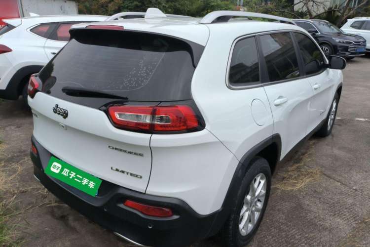 Used Jeep Cherokee 2017 2.0L Superior Edition