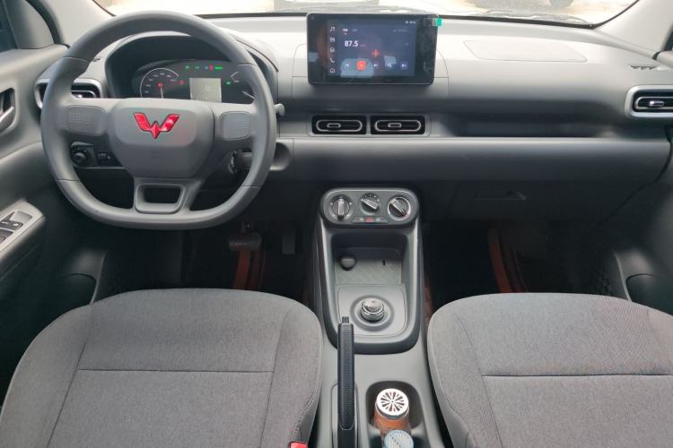 Used Wuling Hongguang New Energy 2025 Extended-Range Hybrid 50KM Comfort Version Center Console