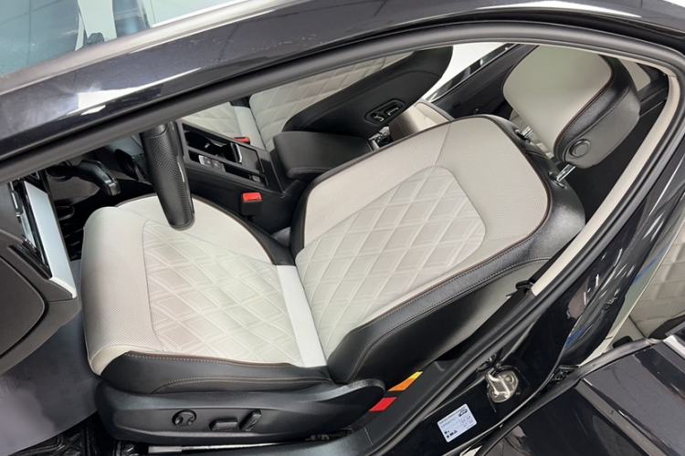 Used Volkswagen Magotan 2023 2 Million Units Commemorative Edition 330TSI DSG Luxury Version
