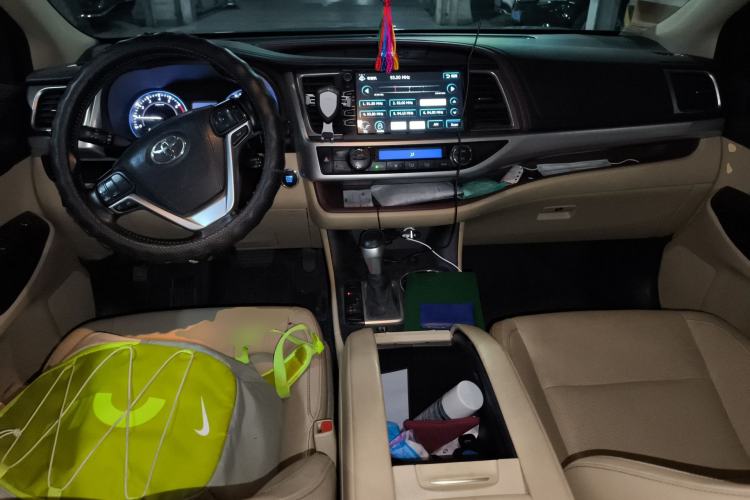 Used Toyota Highlander 2015 2.0T Four-Wheel Drive Luxury Navigation Version with 7 Seats Center Console