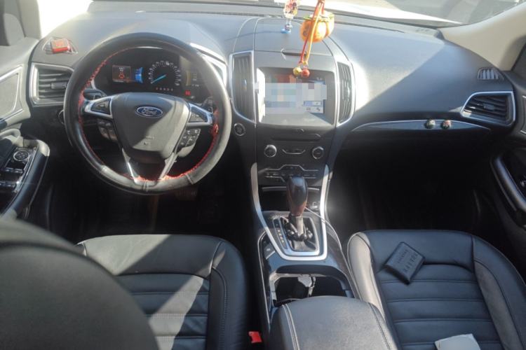 Used Ford Edge 2016 EcoBoost 245 Four-Wheel Drive Titanium Edition 7-Seater Center Console