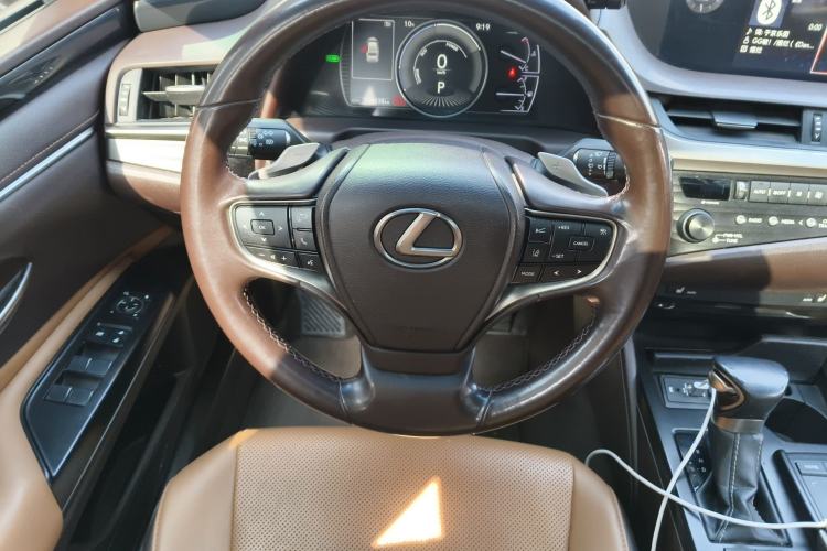 Used Lexus ES 2020 300h Premier Edition