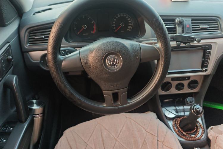 Used Volkswagen Lavida 2013 Revised Classic 1.6L Manual Fashion Edition Steering Wheel