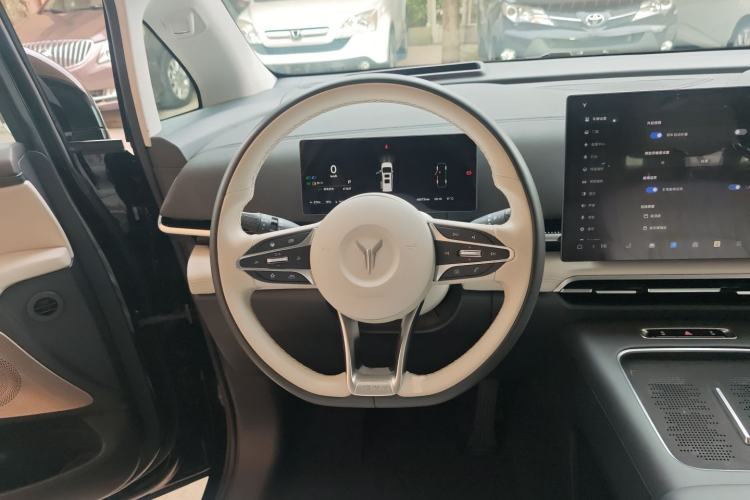 Used VOYAH Dream 2025 PHEV Four-Wheel-Drive Flagship Kunpeng Edition
