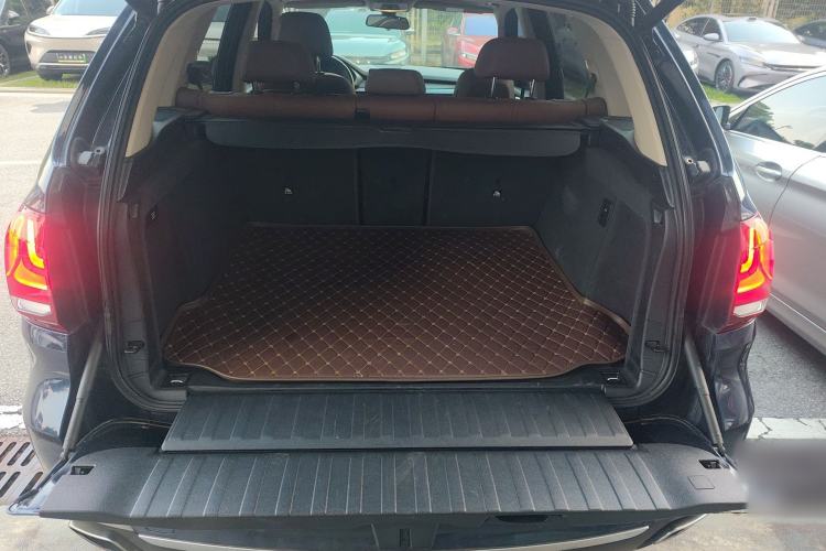 Used BMW X5 2017 xDrive28i Trunk