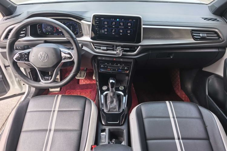 Used Volkswagen T-ROC 2024 300TSI DSG Two-Wheel-Drive Chen Guang Edition Interior 6