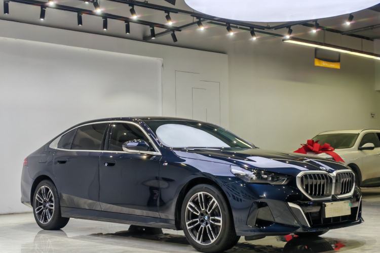Used BMW 5 Series 2024 525Li M Sport Package Exterior 3