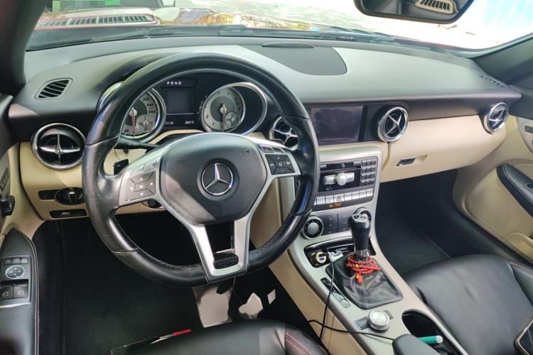 Used Mercedes-Benz SLK-Class 2011 SLK 200 Fashion Model Center Console