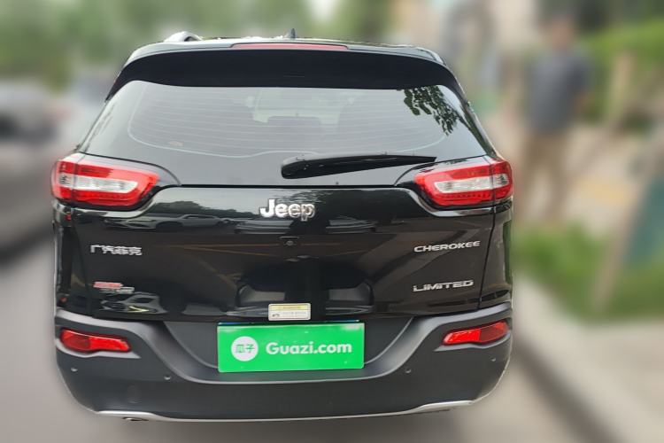 Used Jeep Cherokee 2020 2.0L Two-Wheel Drive Classic Sports Edition