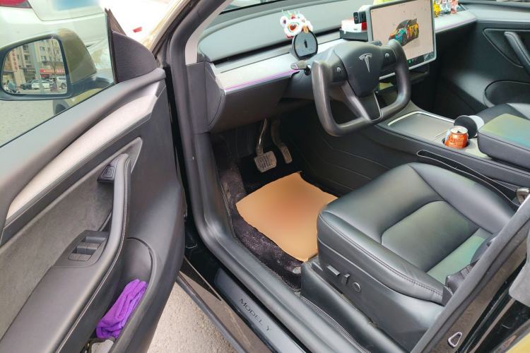 Used Tesla Model Y 2023 Rear-Wheel-Drive Version
