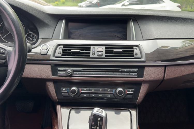 Used BMW 5 Series 2017 525Li Luxury Design Package Audio And AC Panel