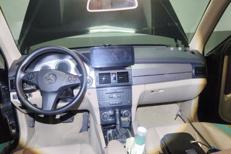 Used Mercedes-Benz GLK-Class 2012 GLK 300 4MATIC Dynamic Edition Center Console