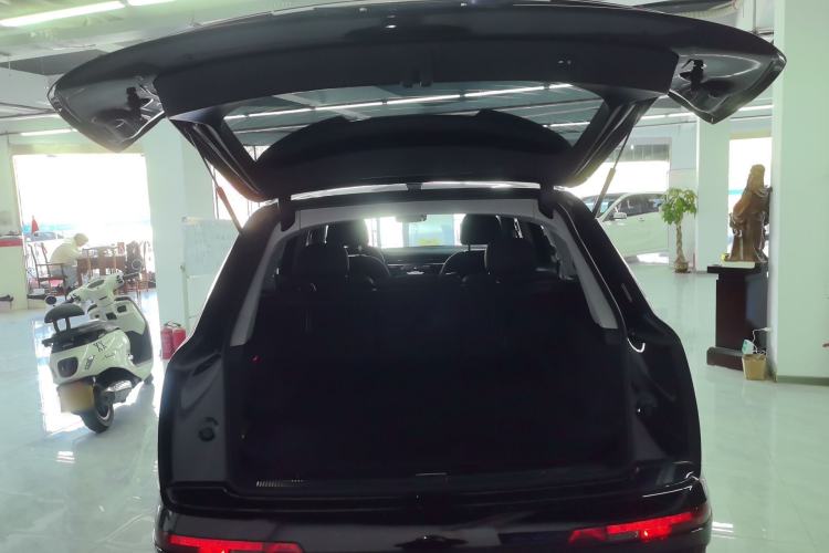 Used Audi Q7 2022 55 TFSI quattro S line Sport model Trunk