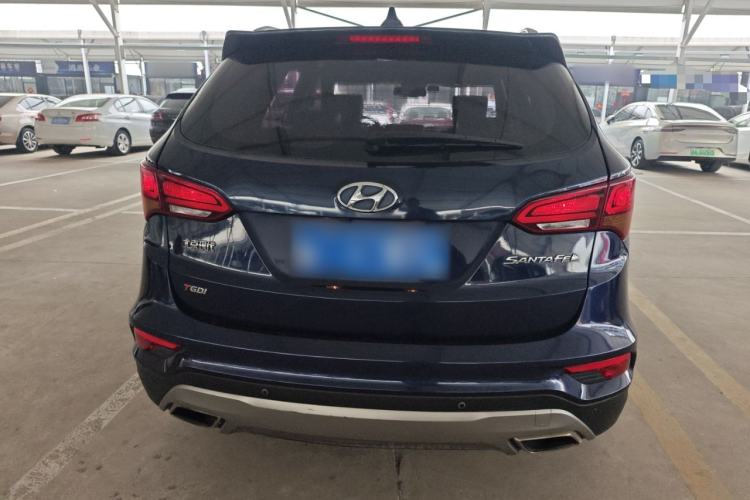 Used Hyundai Santa Fe 2017 2.0T Automatic Two-Wheel Drive Smart Version 7 Seats
