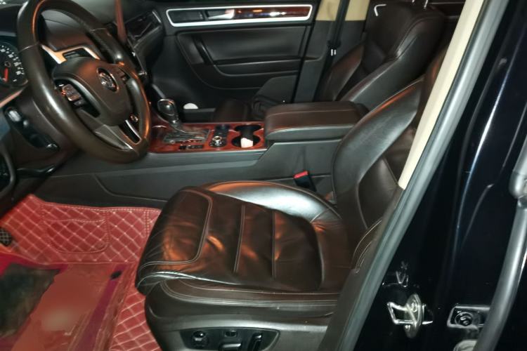 Used Volkswagen Touareg 2011 3.0 TSI Standard Version Left Front Seat