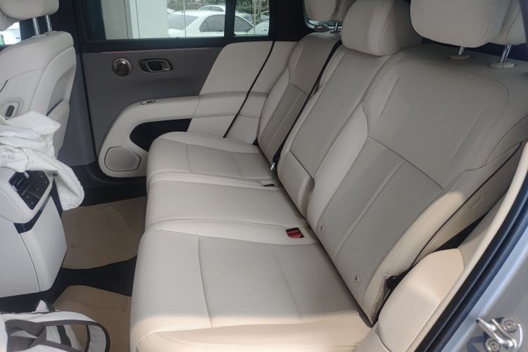 Used Li Auto i6 2025 Model Four-Wheel-Drive Standard Type
