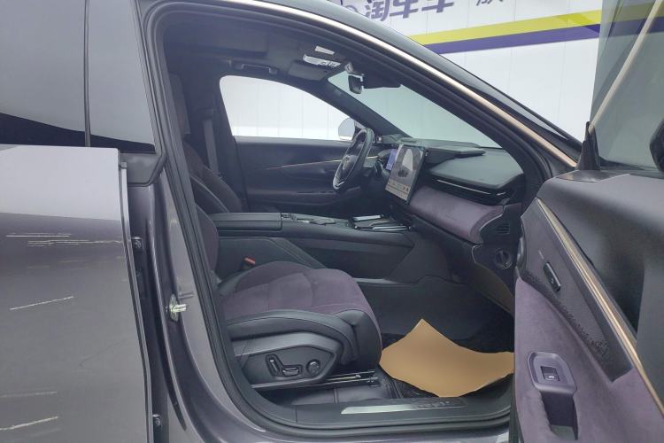 Used Lynk & Co 08 EM-P 2023 220 km Limited-Time Edition
