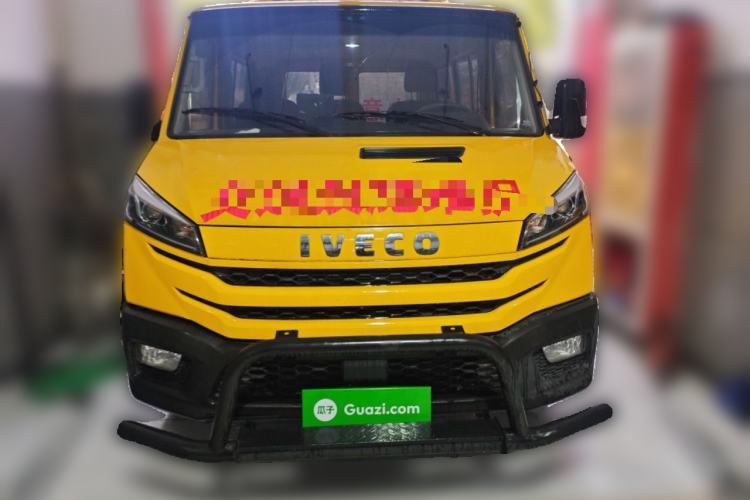 Used Iveco Daily 2023 2.5T A35M1 Multi-Purpose Passenger Vehicle Short Wheelbase Low Roof Single-Tire Side-Sliding Door Automatic Transmission
