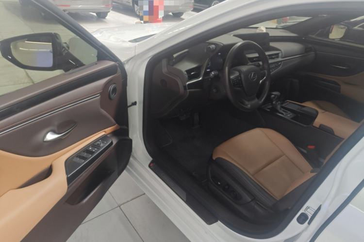Used Lexus ES 2020 260 Excellence Edition
