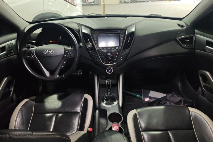 Used Hyundai Veloster 2012 1.6T Automatic Luxury Edition Center Console