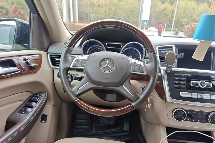 Used Mercedes-Benz M-Class 2014 ML 400 4MATIC Luxury Model
