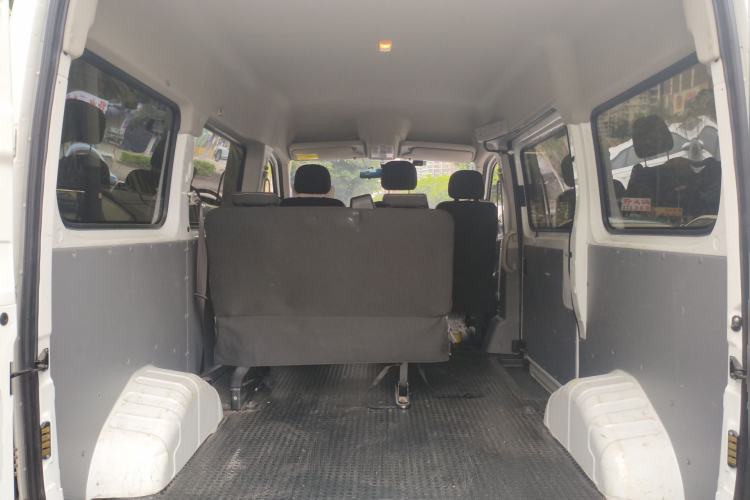 Used SAIC MAXUS Xintu V80 2024 Aotuntong 6MT Short-Wheelbase Mid-Roof Model with 127 Ps 5/6 Seats
