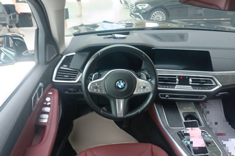 Used BMW X5 2022 xDrive 30Li Luxury M Sport Package
