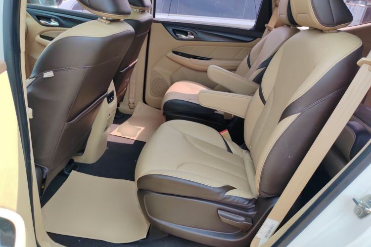 Used Baojun 730 2017 1.8L iAMT Prestige Version 7 Seats Left Rear Seat