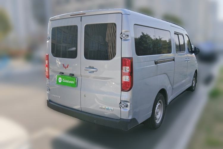 Used Wuling Yangguang 2024 300KM Comfort Version Passenger Van 75kW Rear Right 45 Deg