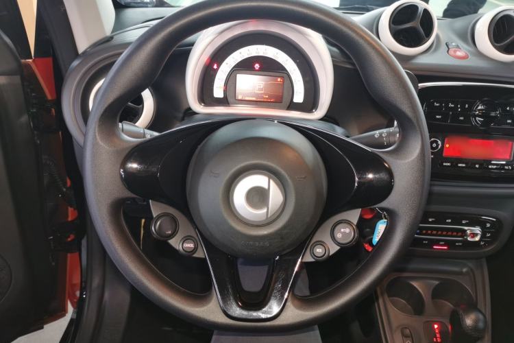 Used smart fortwo 2015 1.0L 52 kW hardtop Dynamic version