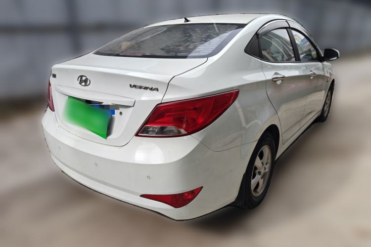 Used Hyundai Verna (older generation) 2014 1.4L Manual Smart GLS Trim Rear Right 45 Deg