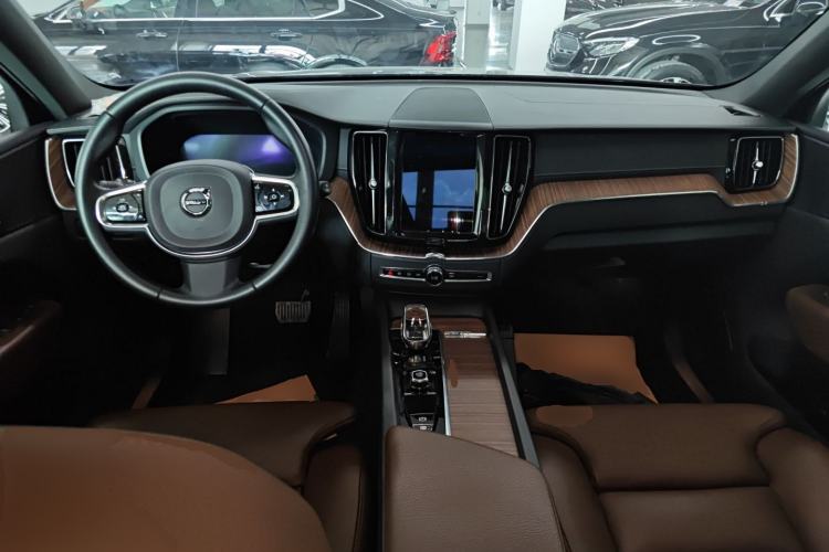 Used Volvo XC60 2022 B5 4x4 Smart Luxury Edition