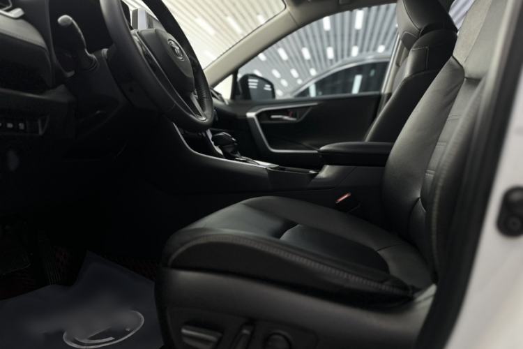 Used Toyota RAV4 2020 2.0L CVT Four-Wheel Drive Prestige Edition
