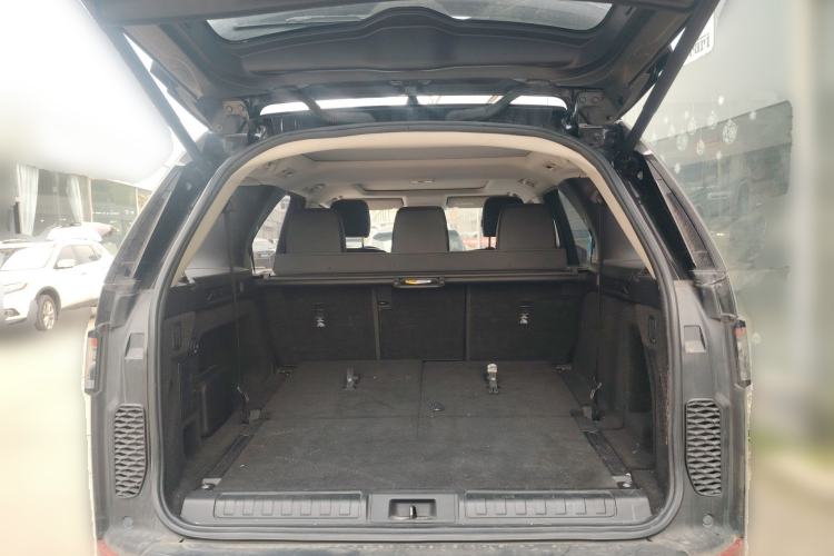 Used Land Rover Discovery 2018 3.0 SC V6 SE Trunk
