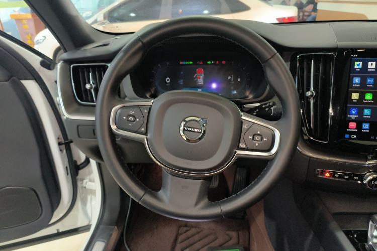 Used Volvo XC60 2024 B5 4x4 Smart Luxury Edition