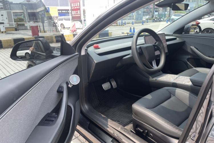 Used Tesla Model 3 2025 Rear-Wheel-Drive Version Interior 12