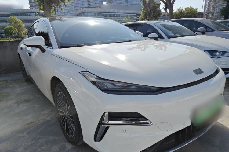 Used Geely Galaxy 8 2025 130km EM-i Deluxe Edition Front Right 45 Deg